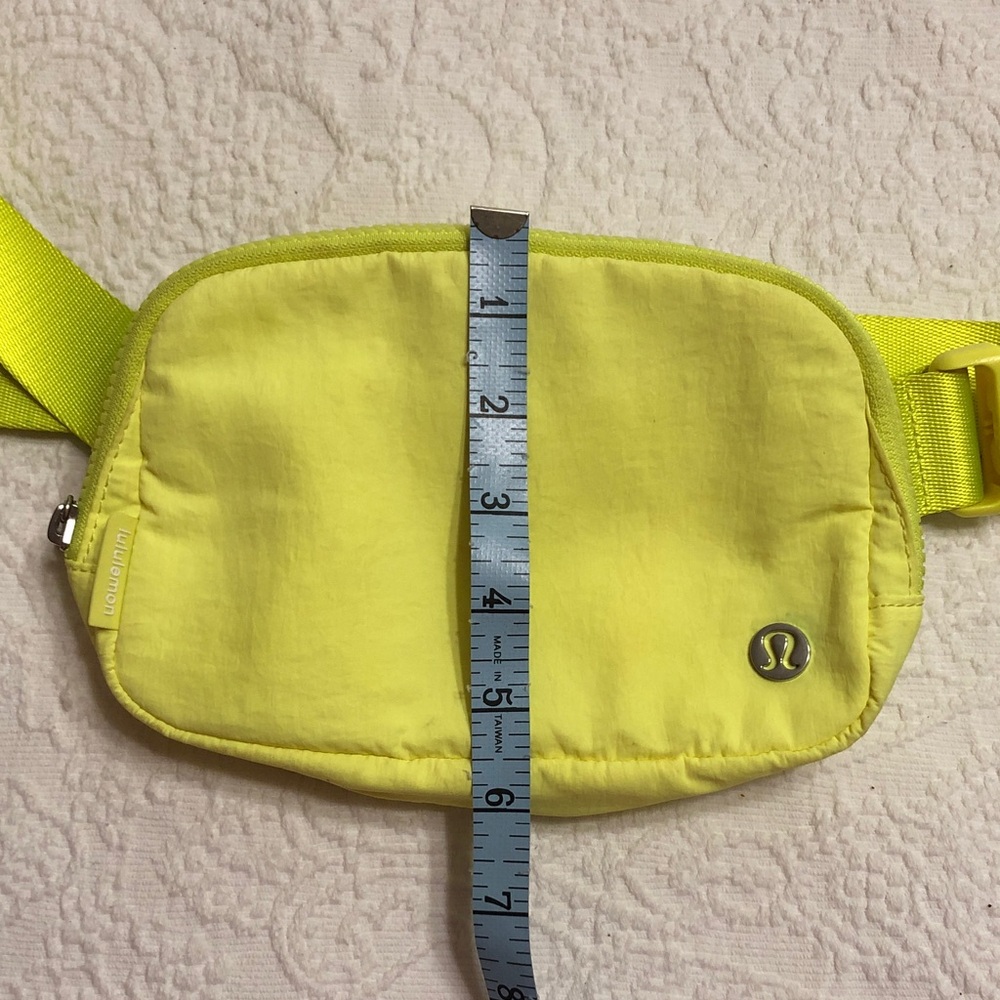 lululemon athletic bag neon yellow zip waist pouch (Fanny Pack) - Picture 9 of 12